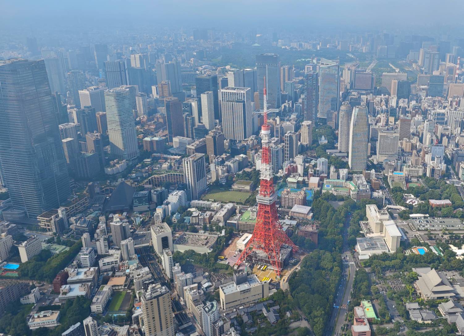 Experience helicopter tours over Tokyo with ARIAir, departing from and landing at Tokyo Heliport!