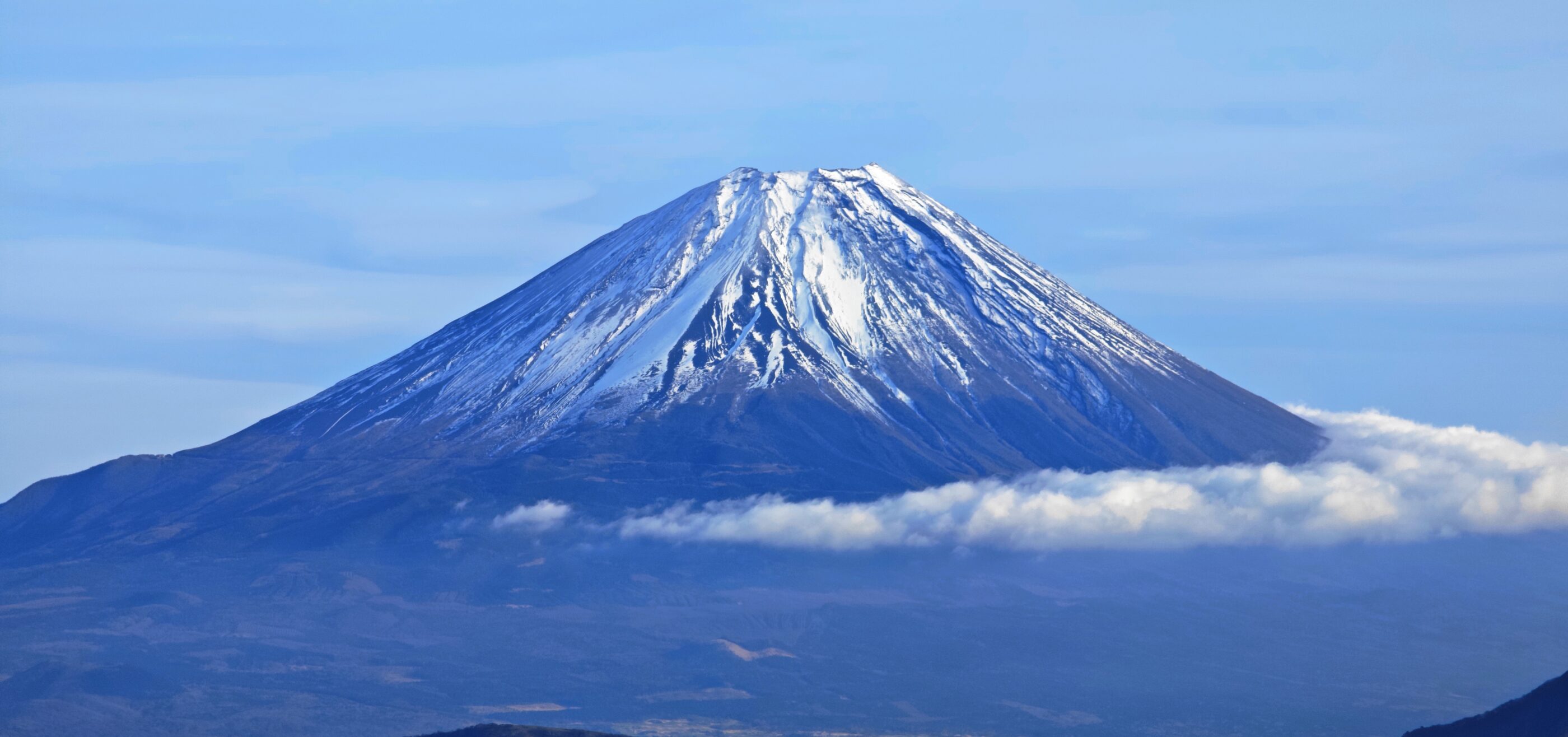 富士山を、独り占め。｜貸切ヘリコプターで空からめぐる絶景遊覧《河口湖・山中湖・火口を一望》