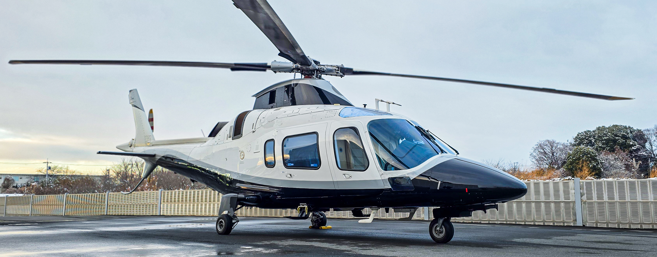 ラグジュアリーな大型ヘリで行く空の旅で、非日常のひとときを！