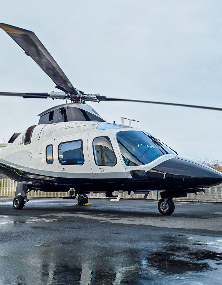 ラグジュアリーな大型ヘリで行く空の旅で、非日常のひとときを！