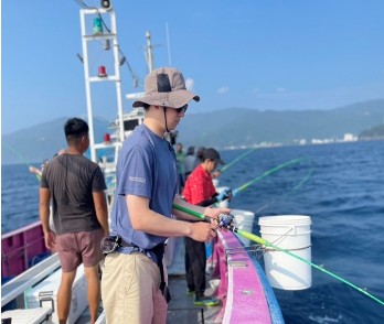 富士山ビューを背景に釣り体験